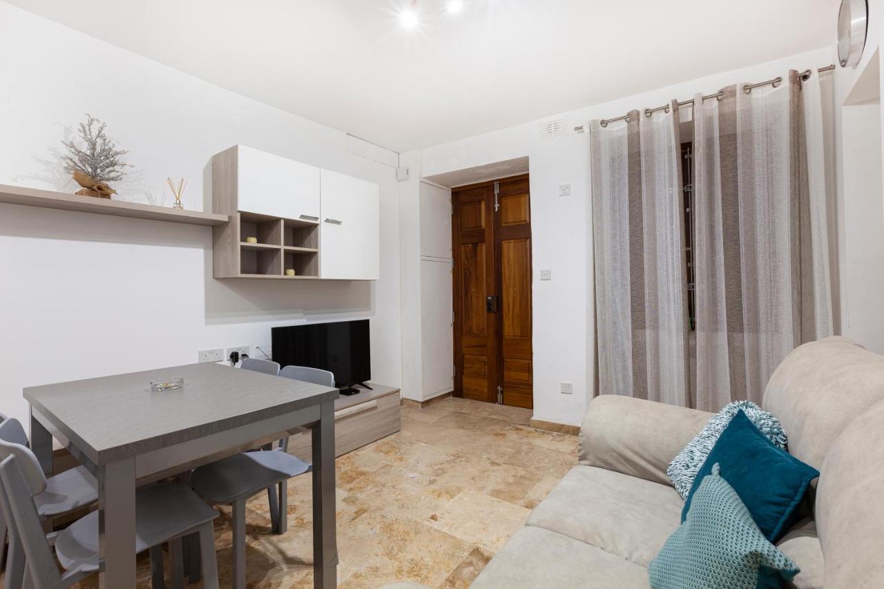 Designer Home With Comfy Sofa In Central Valletta By 360 Estates Luaran gambar