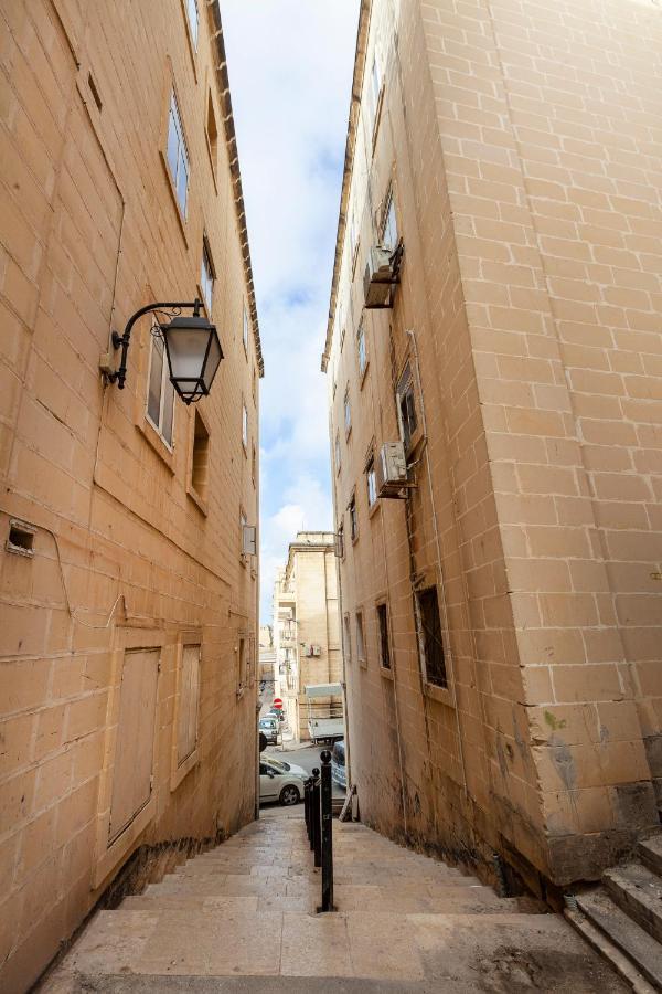 Designer Home With Comfy Sofa In Central Valletta By 360 Estates Luaran gambar